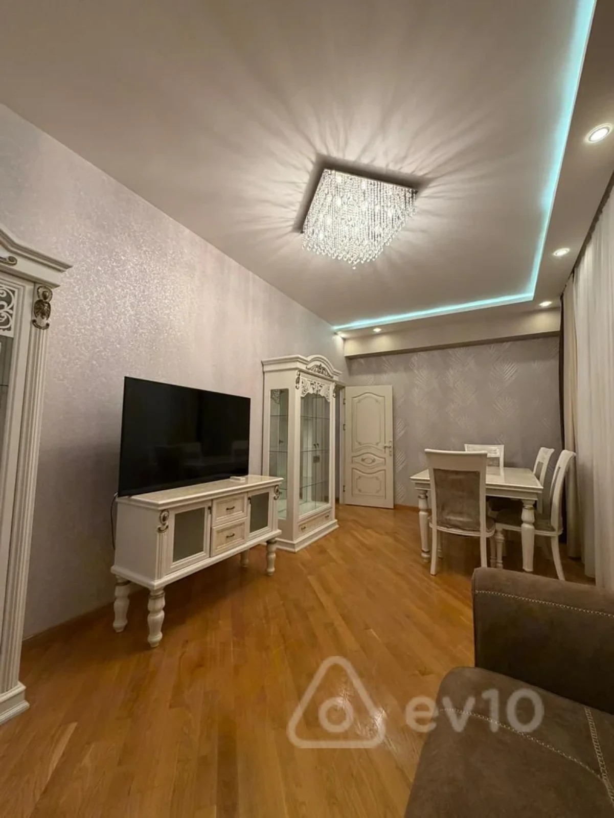 Kirayə verilir 3 otaqlı yeni tikili 120 m²