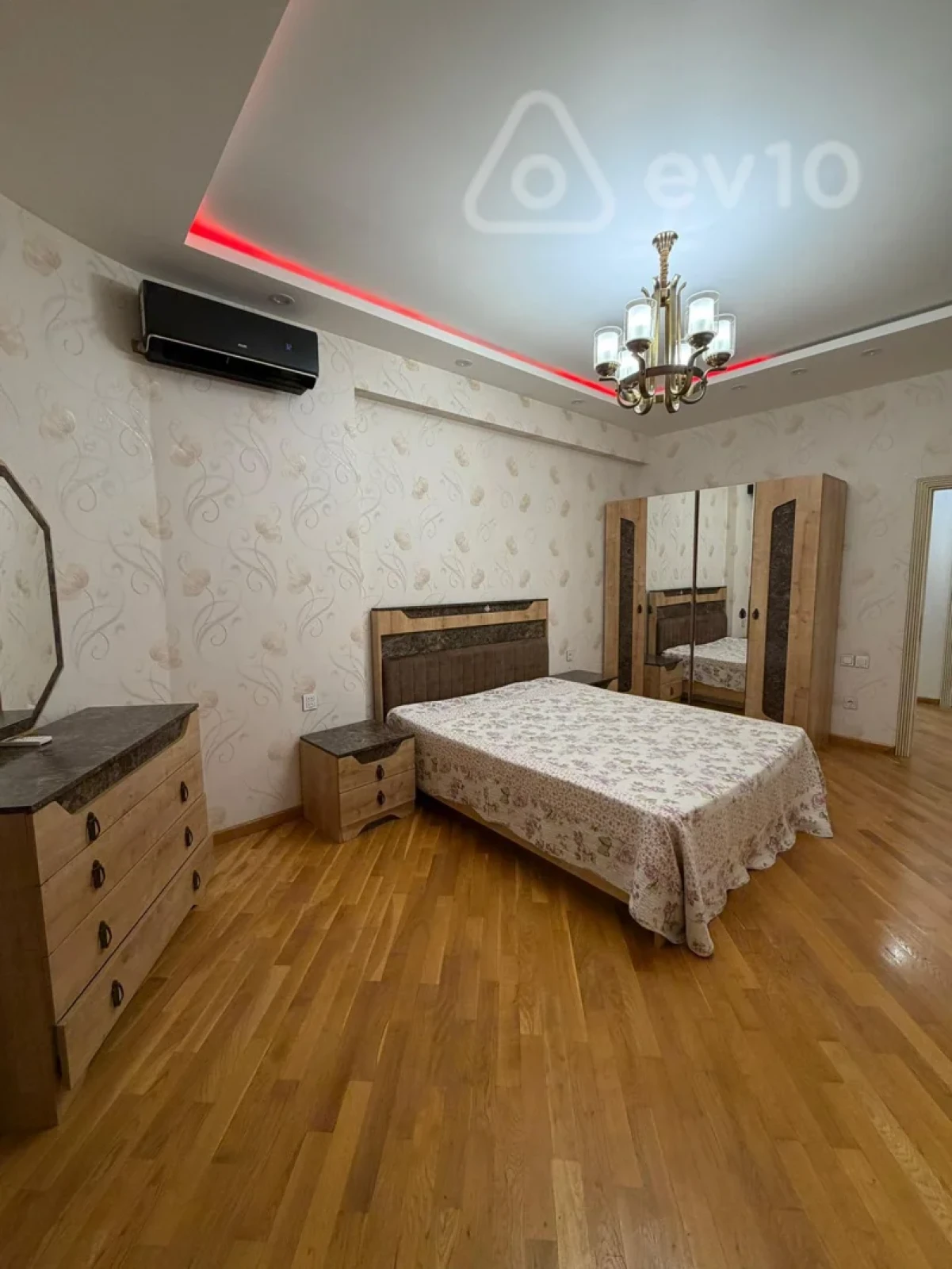 Kirayə verilir 3 otaqlı yeni tikili 120 m²