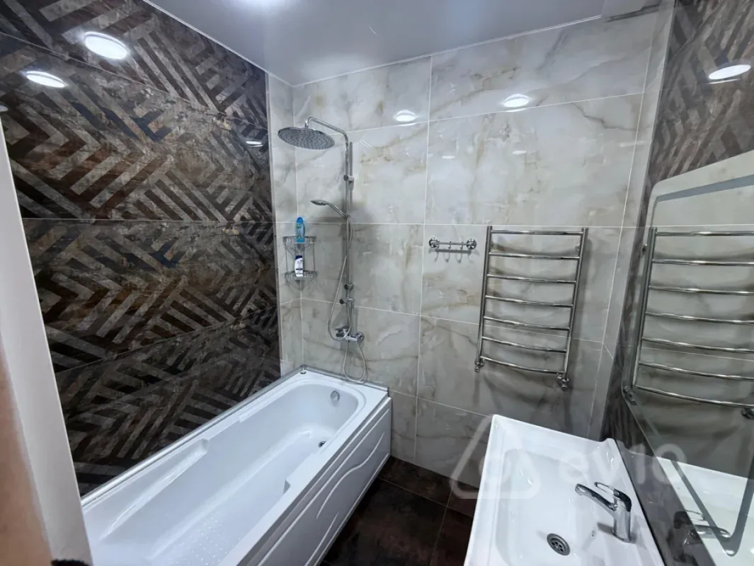 Kirayə verilir 2 otaqlı yeni tikili 100 m²