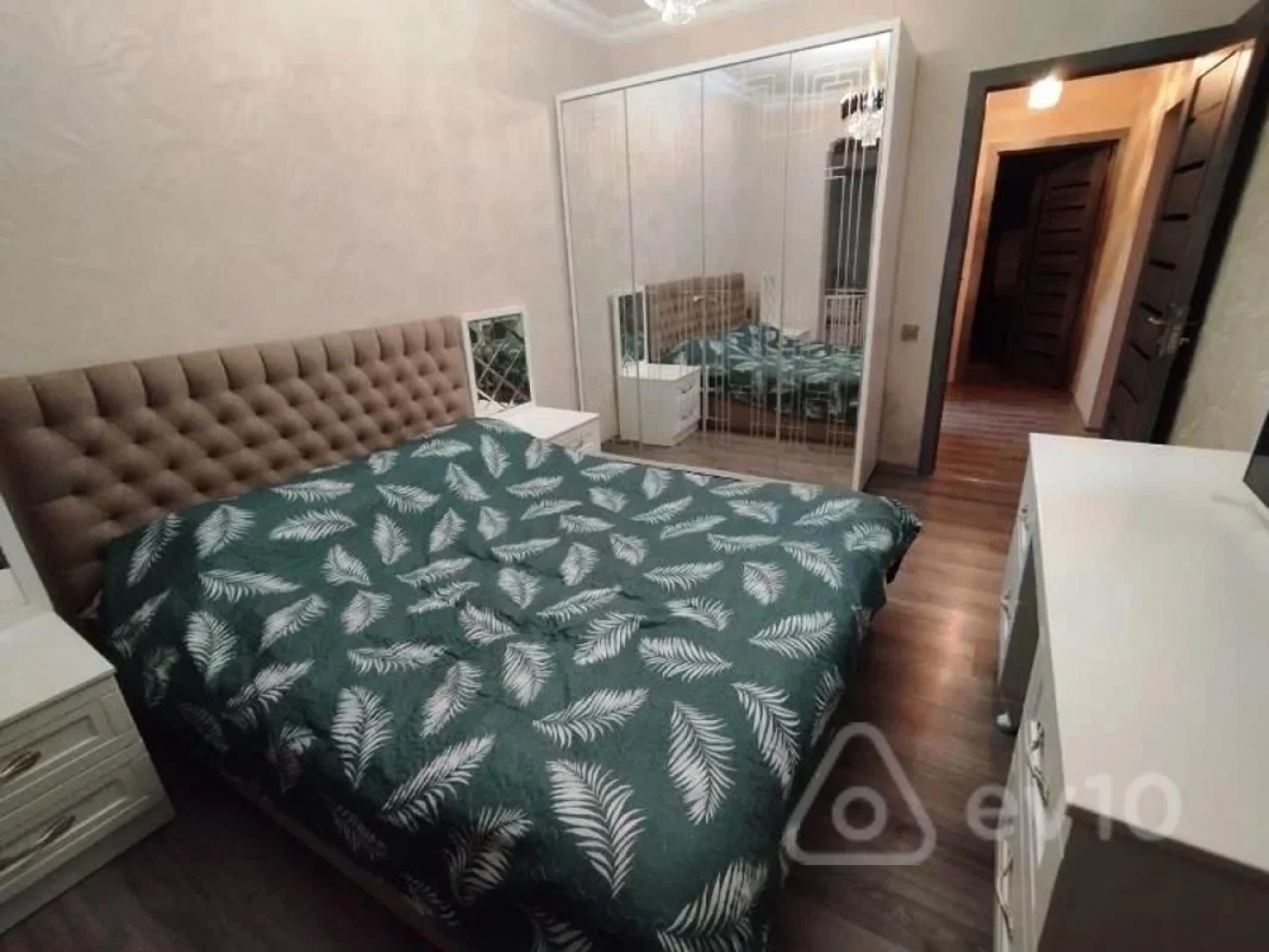 Satılır 4 otaqlı köhnə tikili 100 m²