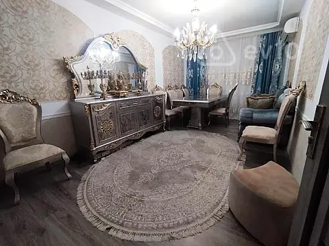 Satılır 4 otaqlı köhnə tikili 100 m²