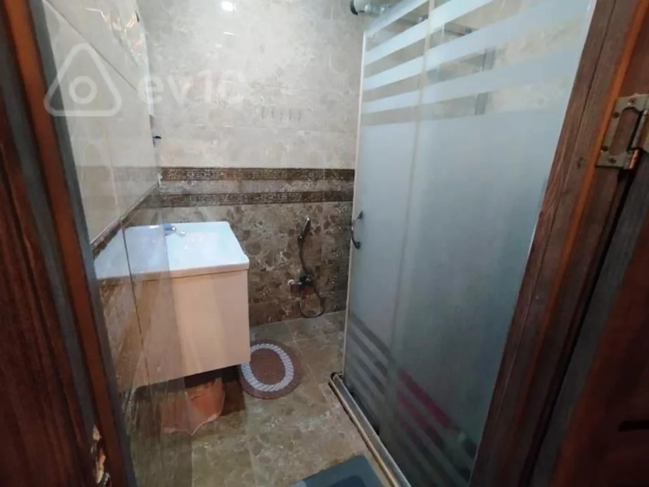 Satılır 4 otaqlı köhnə tikili 100 m²