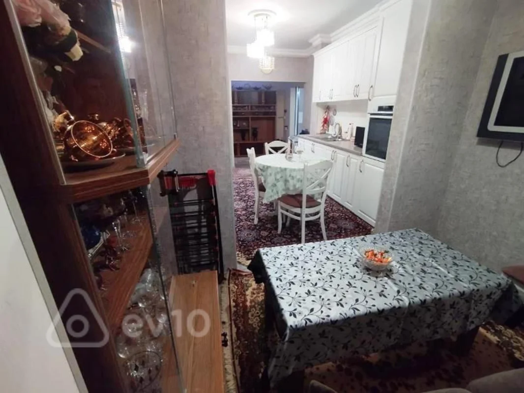 Satılır 4 otaqlı köhnə tikili 100 m²