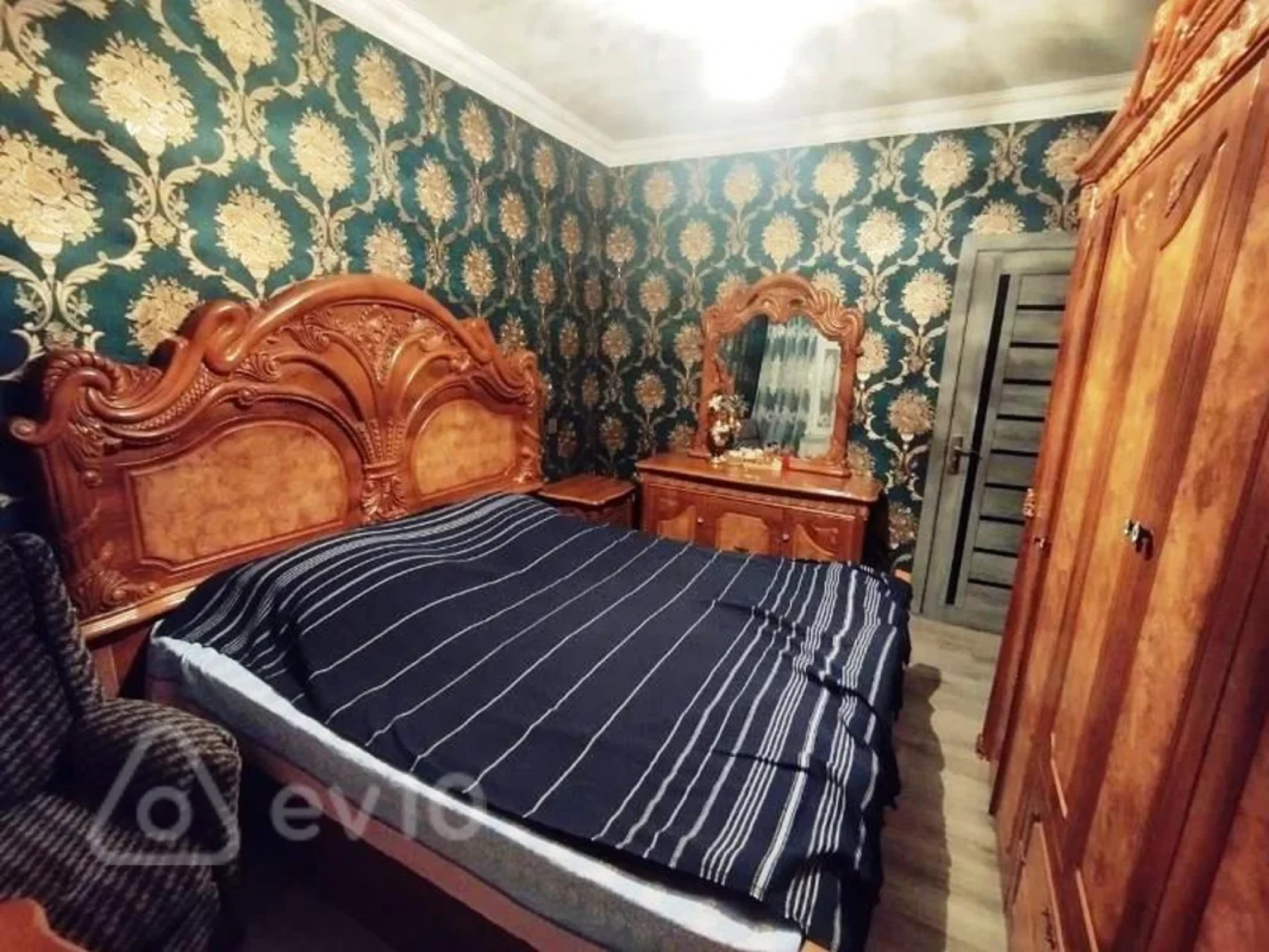 Satılır 4 otaqlı köhnə tikili 100 m²