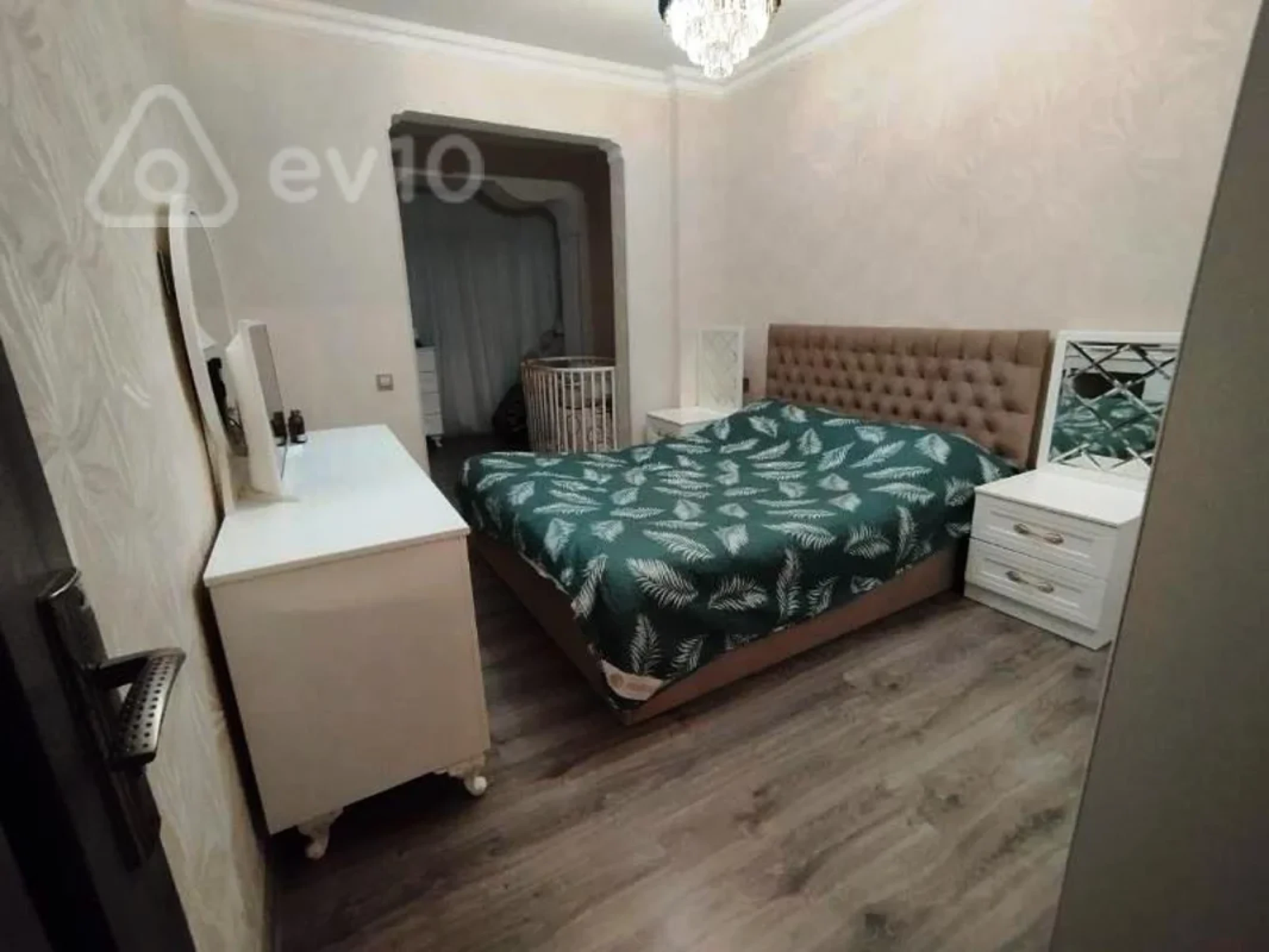 Satılır 4 otaqlı köhnə tikili 100 m²