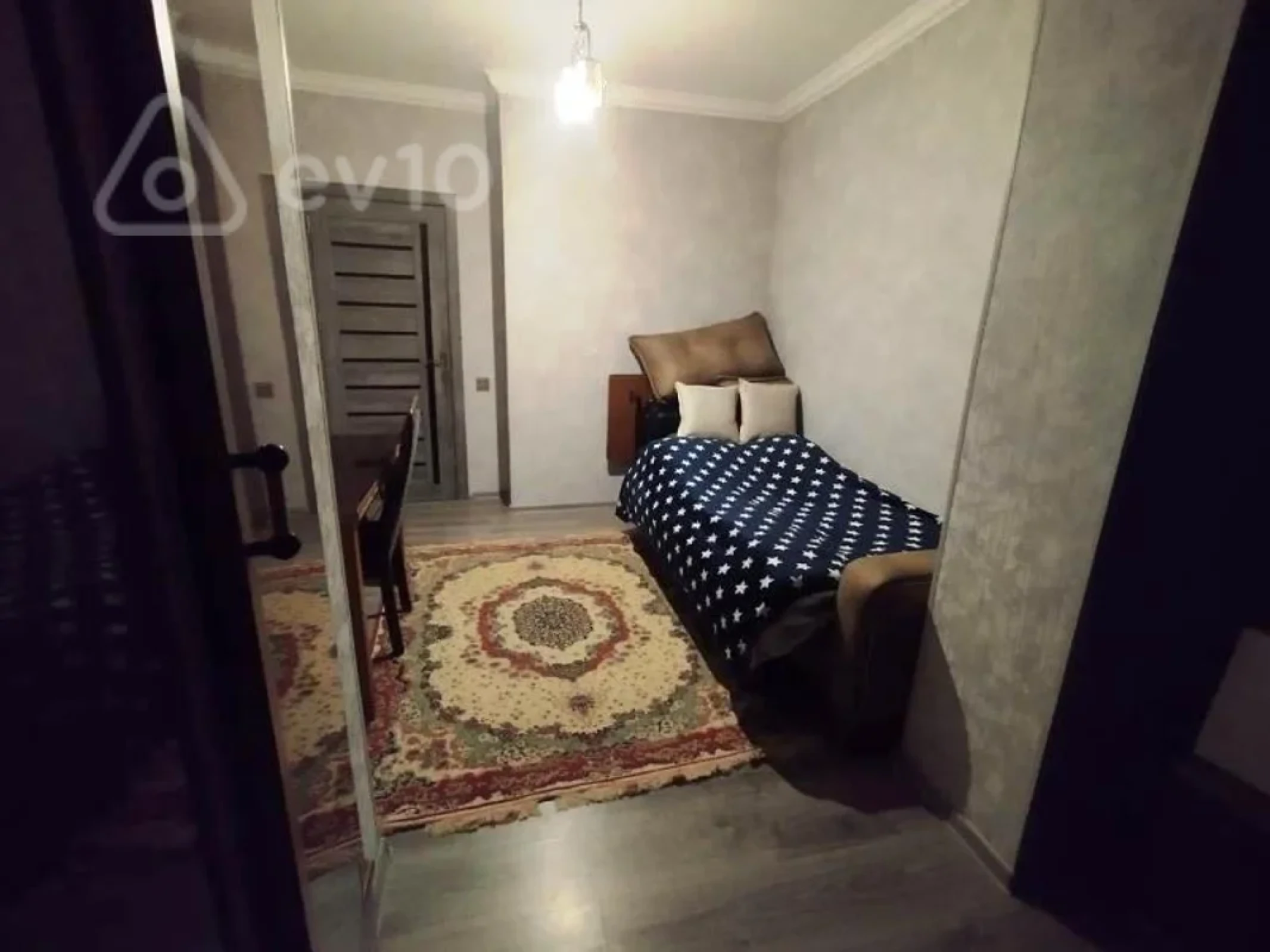 Satılır 4 otaqlı köhnə tikili 100 m²