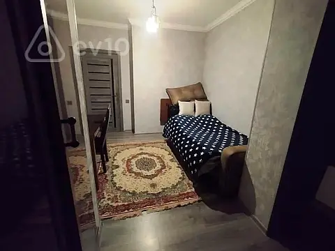 Satılır 4 otaqlı köhnə tikili 100 m²