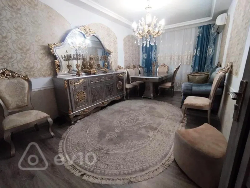 Satılır 4 otaqlı köhnə tikili 100 m²