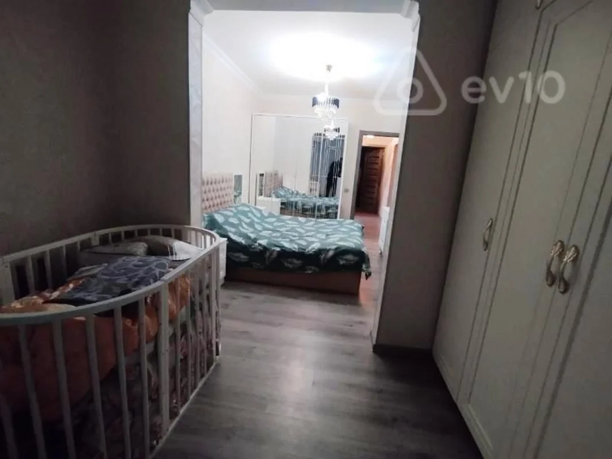 Satılır 4 otaqlı köhnə tikili 100 m²