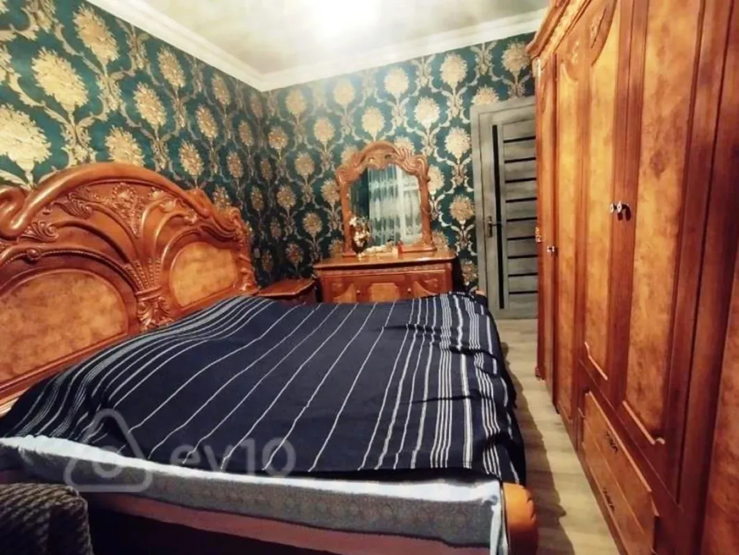 Satılır 4 otaqlı köhnə tikili 100 m²