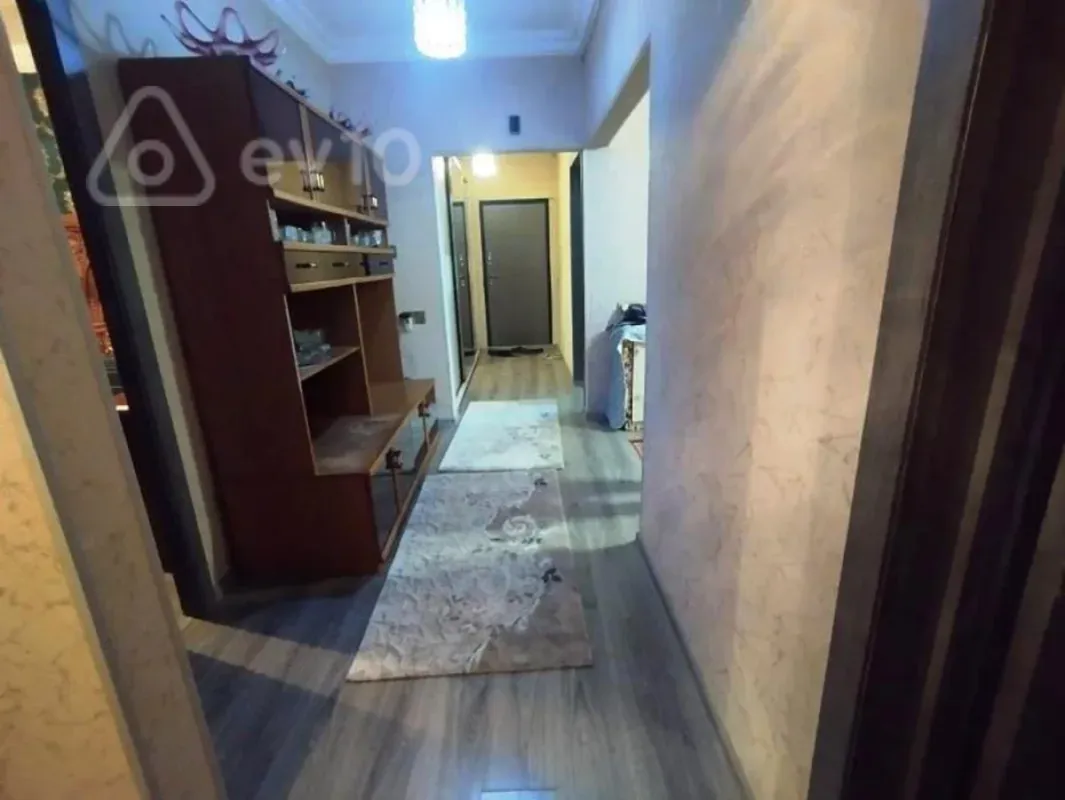 Satılır 4 otaqlı köhnə tikili 100 m²