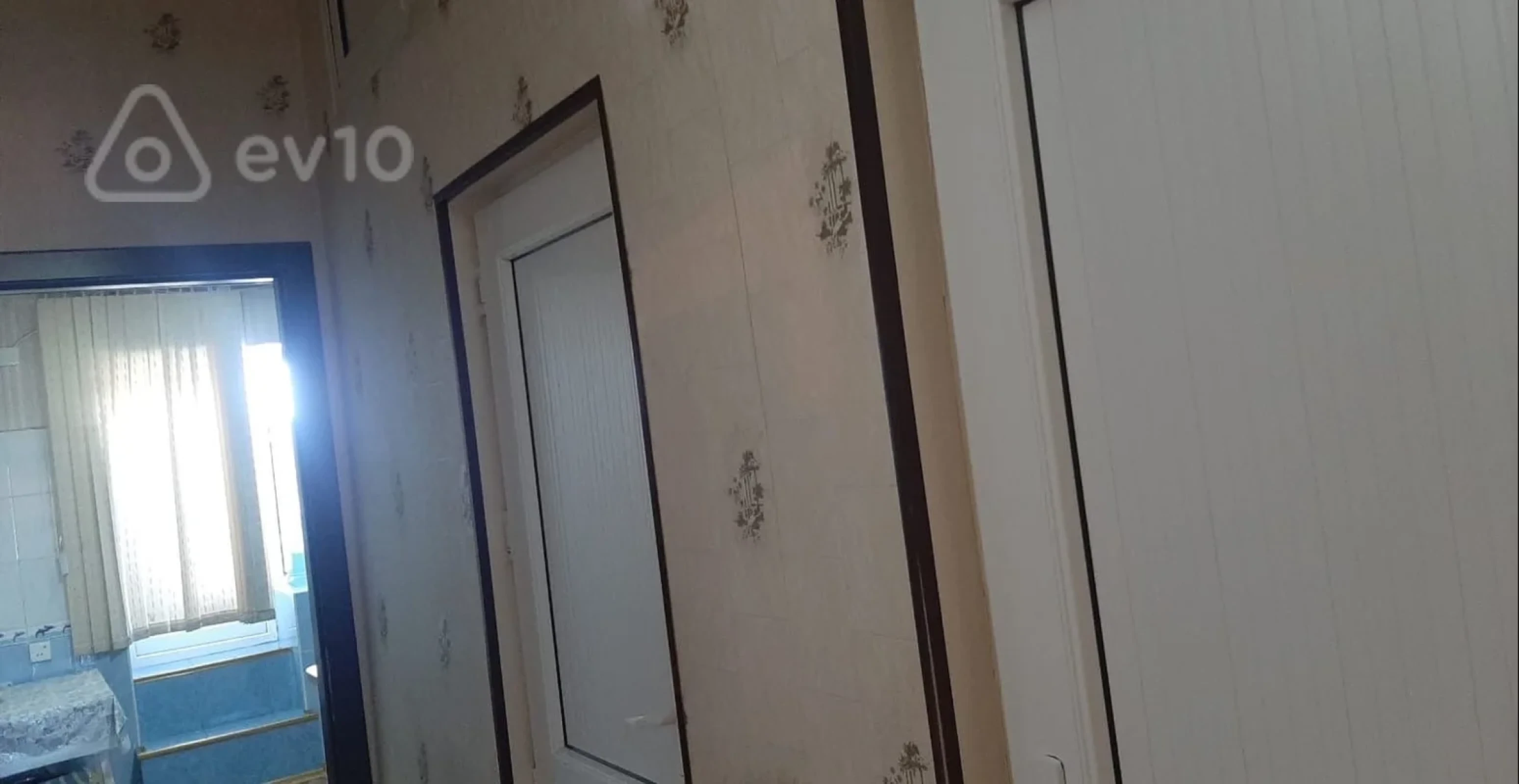 Kirayə verilir 2 otaqlı köhnə tikili 90 m²