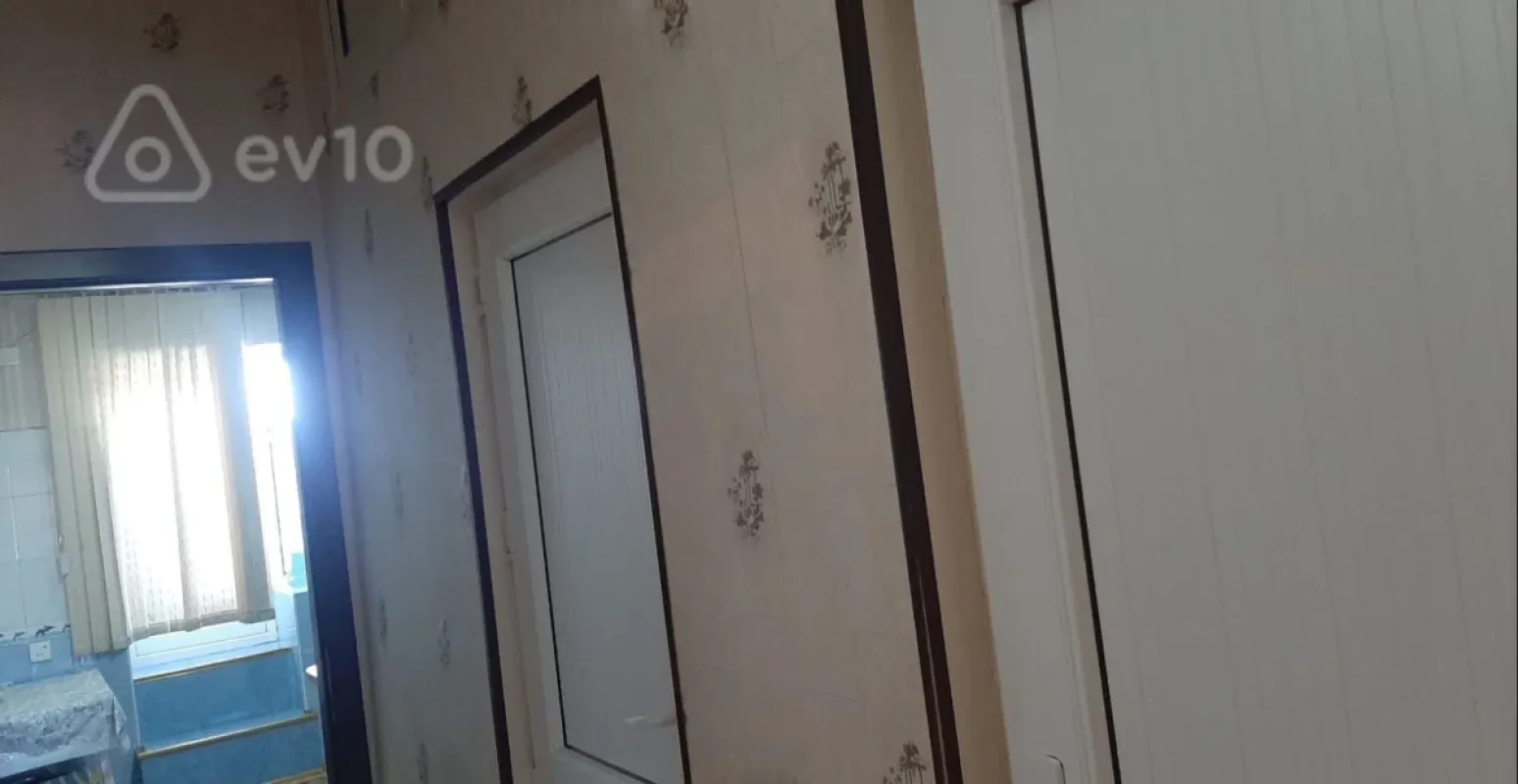 Kirayə verilir 2 otaqlı köhnə tikili 90 m²