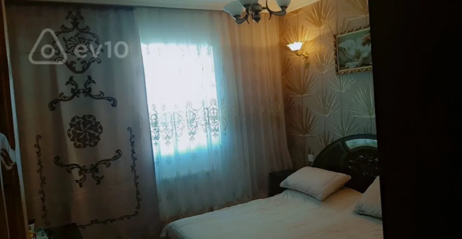 Kirayə verilir 2 otaqlı köhnə tikili 90 m²