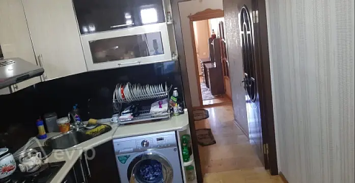 Kirayə verilir 2 otaqlı köhnə tikili 90 m²