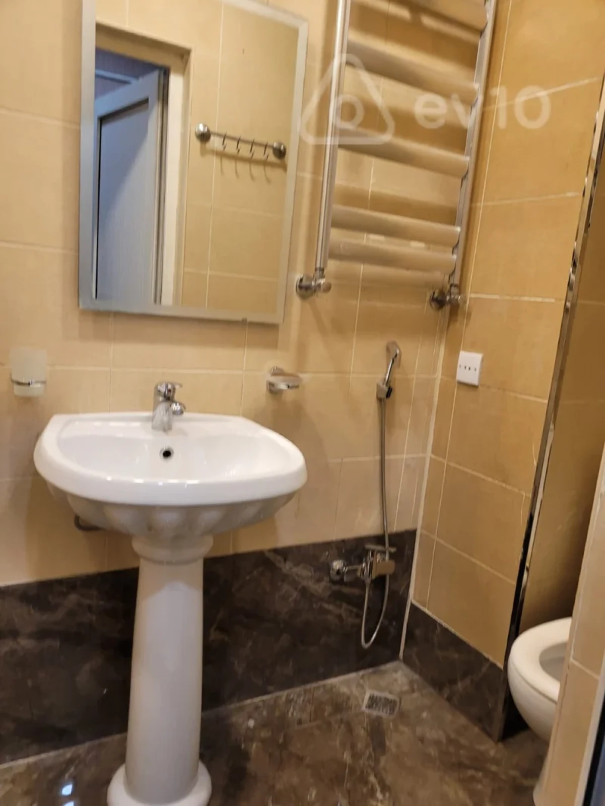 Kirayə verilir 2 otaqlı köhnə tikili 50 m²