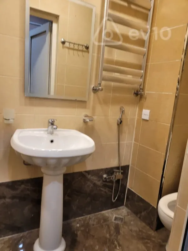 Kirayə verilir 2 otaqlı köhnə tikili 50 m²