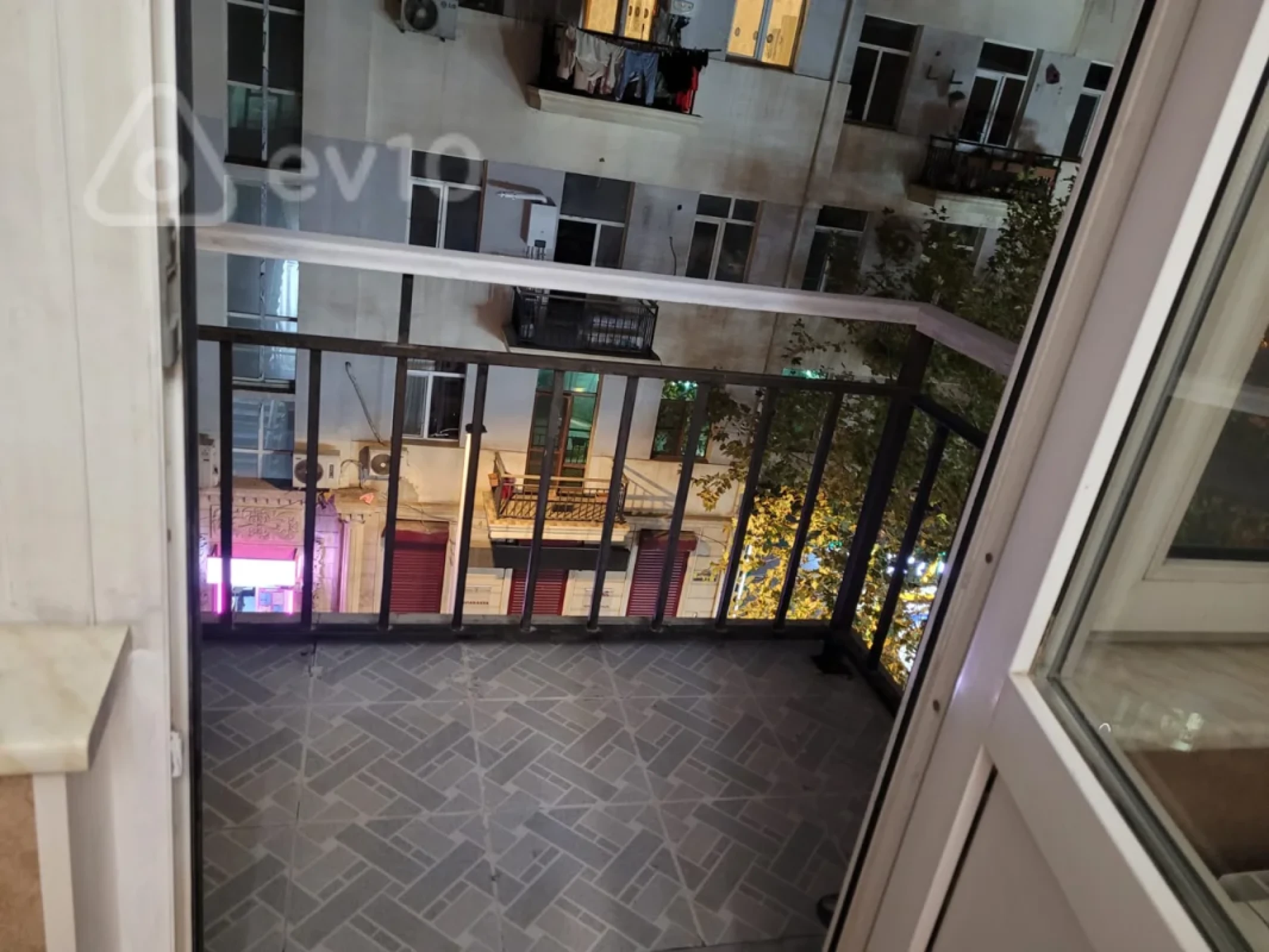 Kirayə verilir 2 otaqlı köhnə tikili 50 m²