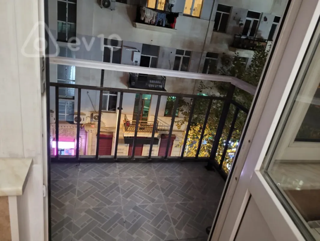 Kirayə verilir 2 otaqlı köhnə tikili 50 m²