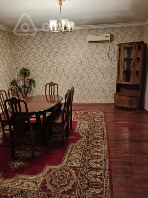 Kirayə verilir 2 otaqlı köhnə tikili 50 m²