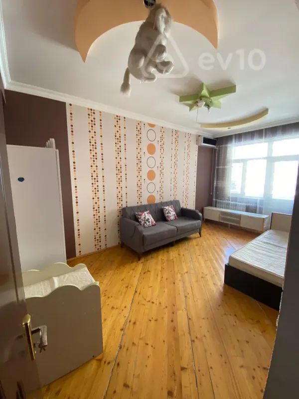 Kirayə verilir 3 otaqlı yeni tikili 120 m²