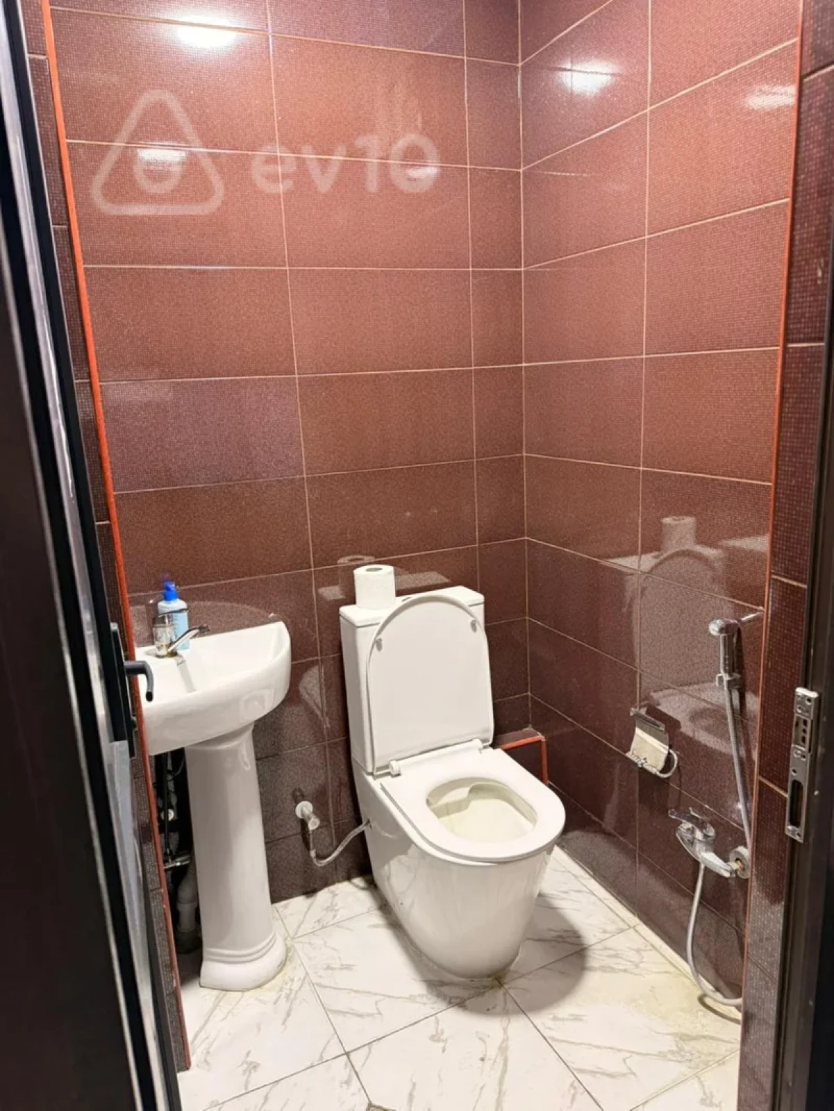 Kirayə verilir 5 otaqlı ofis 170 m²