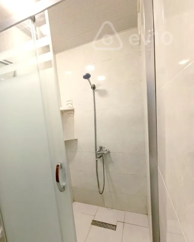 Satılır 2 otaqlı köhnə tikili 50 m²