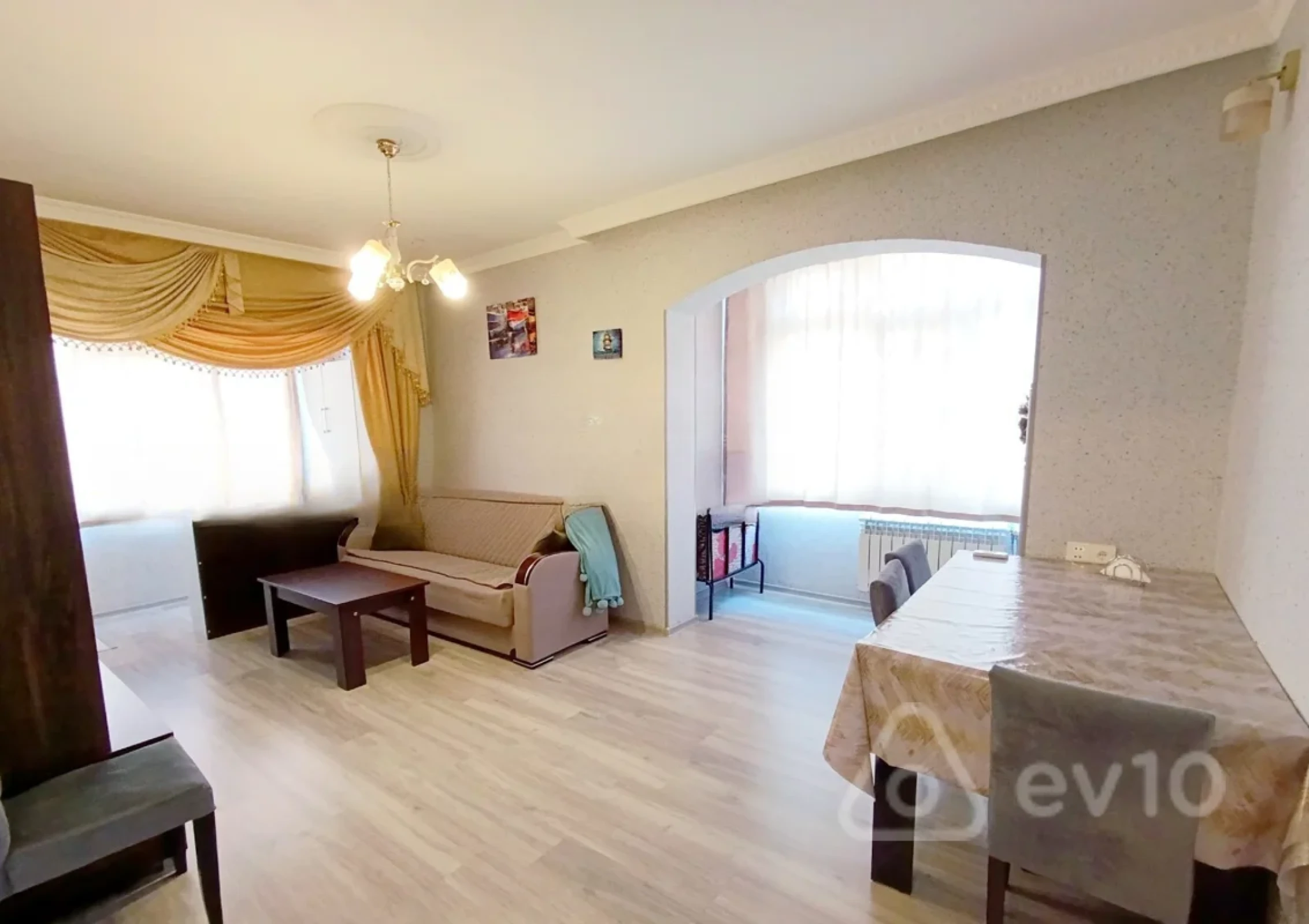 Satılır 2 otaqlı köhnə tikili 50 m²