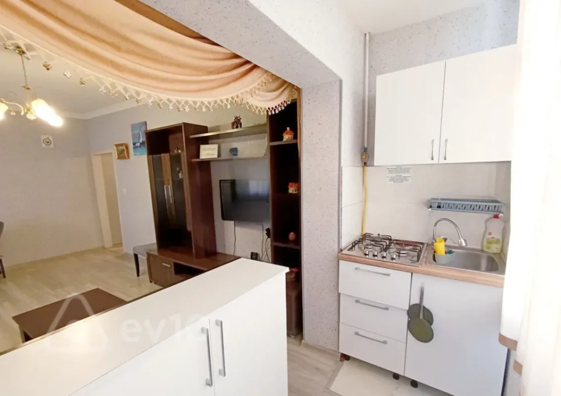 Satılır 2 otaqlı köhnə tikili 50 m²