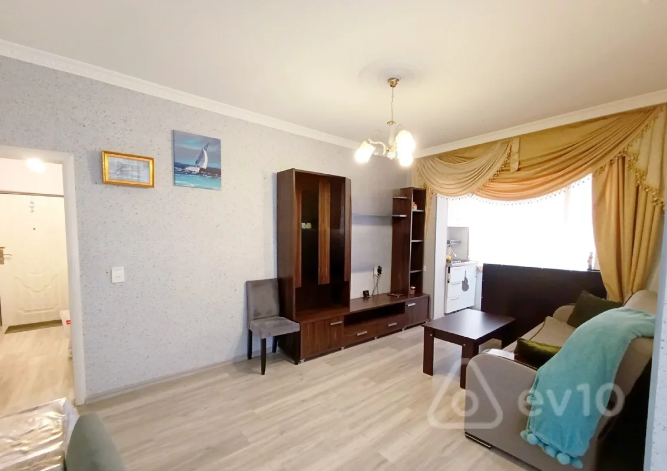 Satılır 2 otaqlı köhnə tikili 50 m²