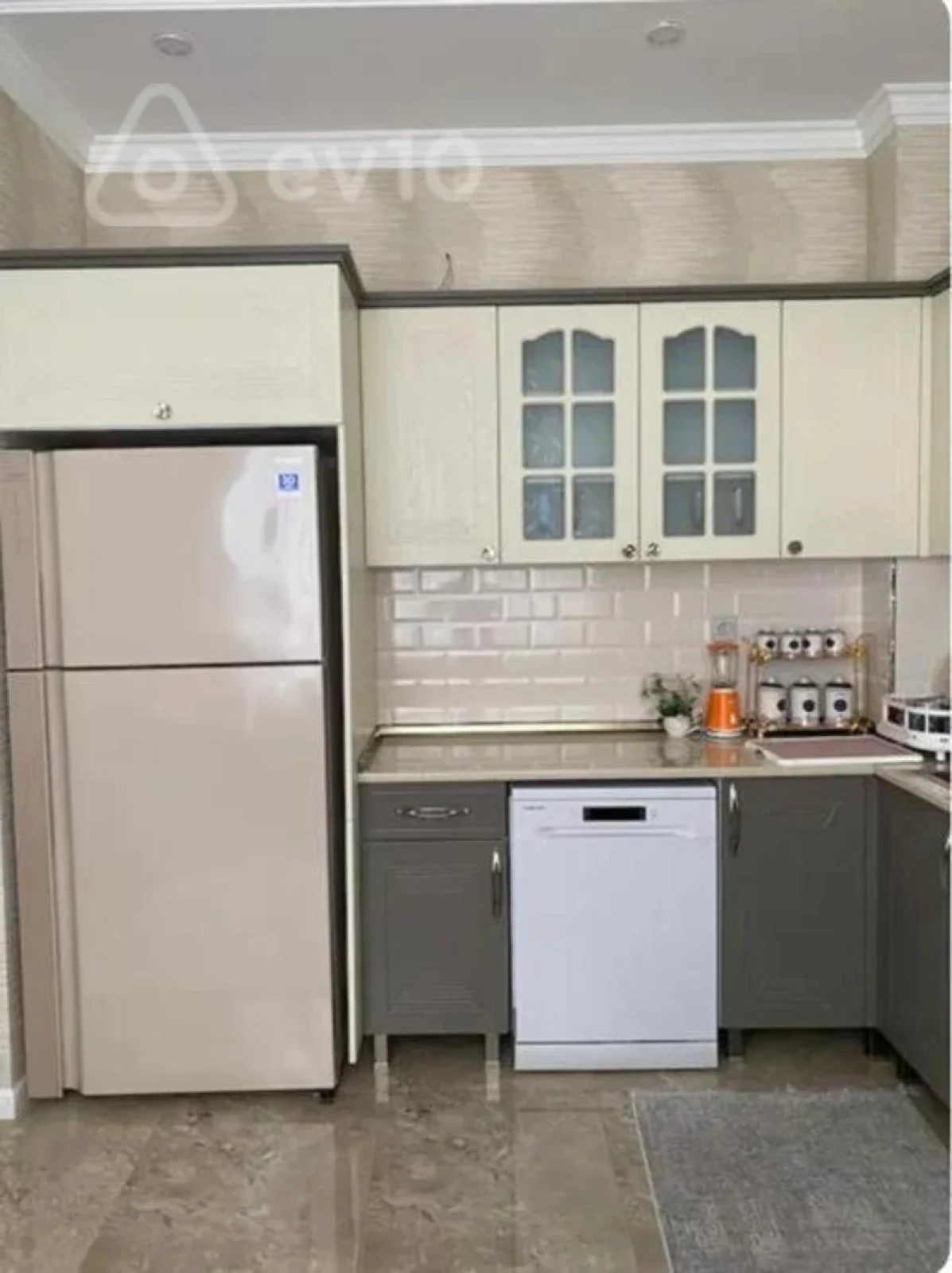 Kirayə verilir 3 otaqlı yeni tikili 140 m²