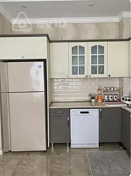 Kirayə verilir 3 otaqlı yeni tikili 140 m²