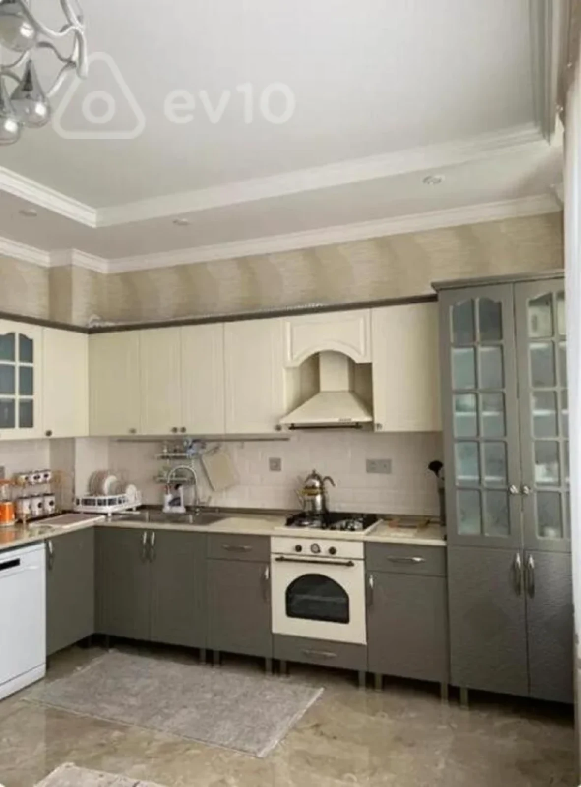 Kirayə verilir 3 otaqlı yeni tikili 140 m²