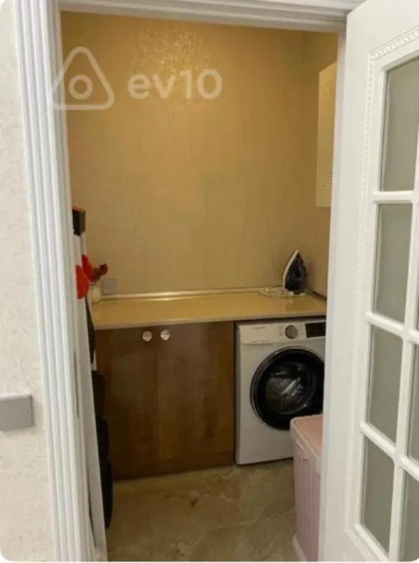 Kirayə verilir 3 otaqlı yeni tikili 140 m²