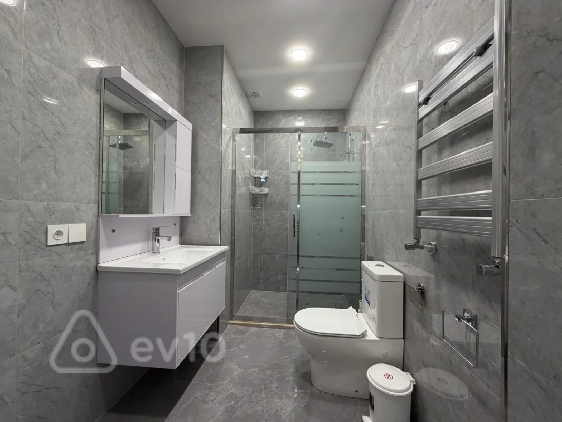 Kirayə verilir 2 otaqlı yeni tikili 105 m²