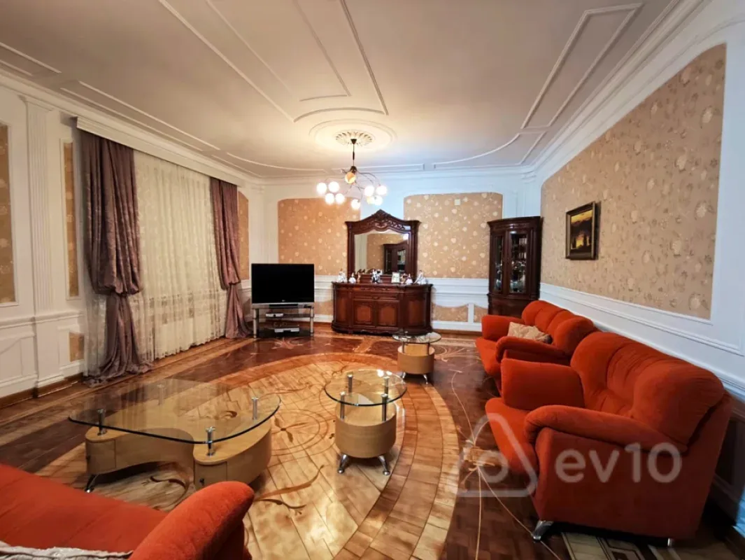 Kirayə verilir 4 otaqlı yeni tikili 205 m²