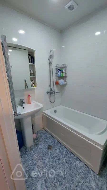 Satılır 3 otaqlı yeni tikili 93 m²