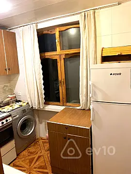 Kirayə verilir 1 otaqlı köhnə tikili 42 m²