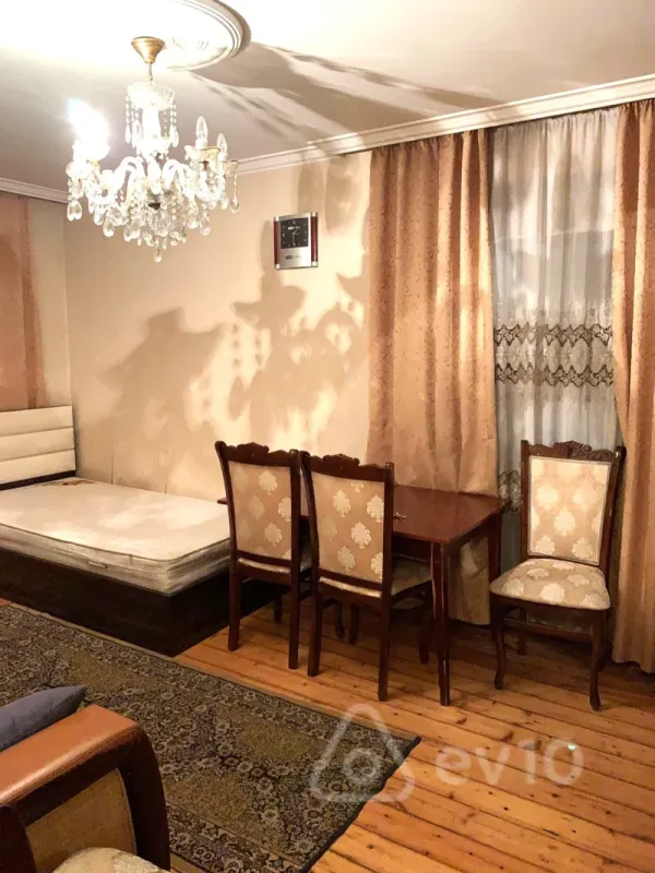 Kirayə verilir 1 otaqlı köhnə tikili 42 m²