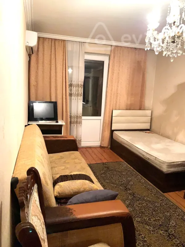 Kirayə verilir 1 otaqlı köhnə tikili 42 m²