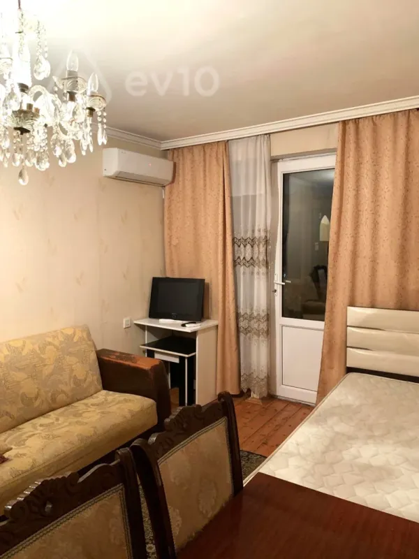 Kirayə verilir 1 otaqlı köhnə tikili 42 m²