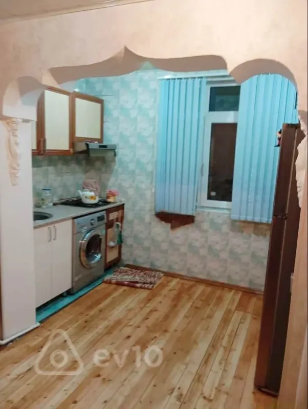 Satılır 3 otaqlı köhnə tikili 90 m²