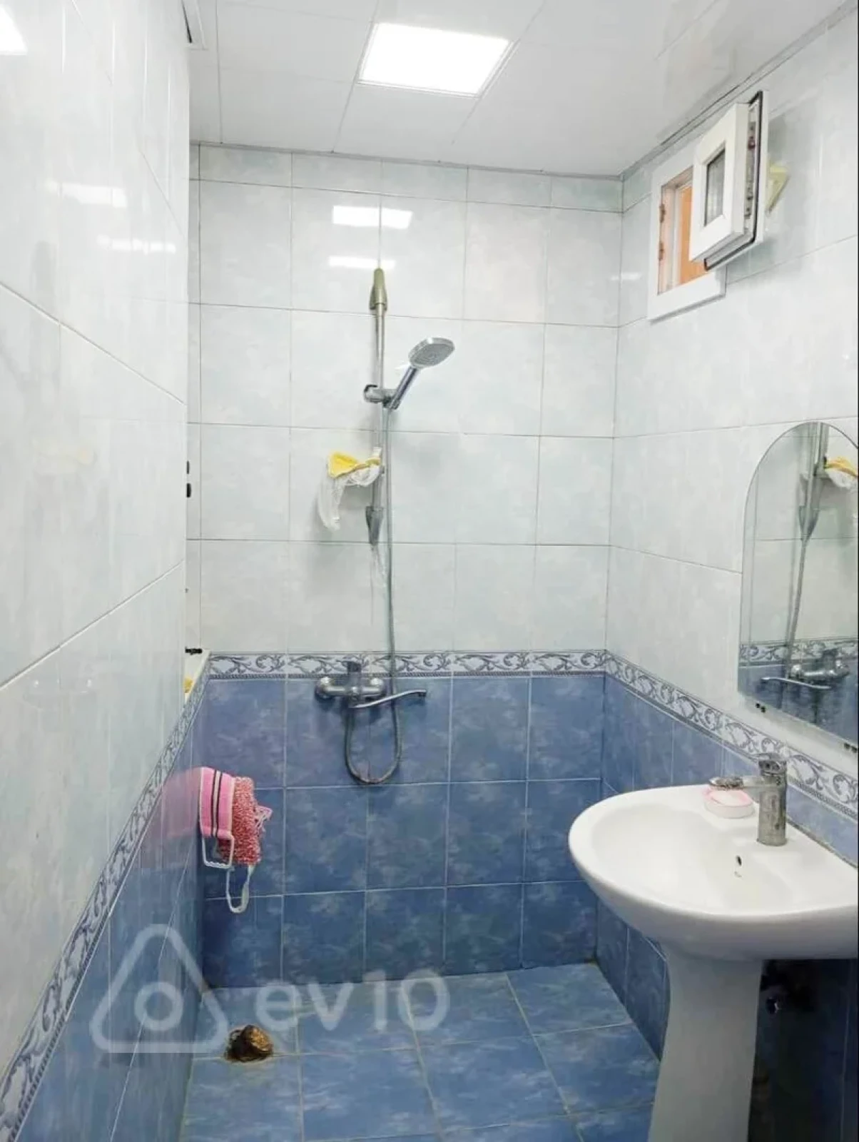Satılır 3 otaqlı köhnə tikili 90 m²
