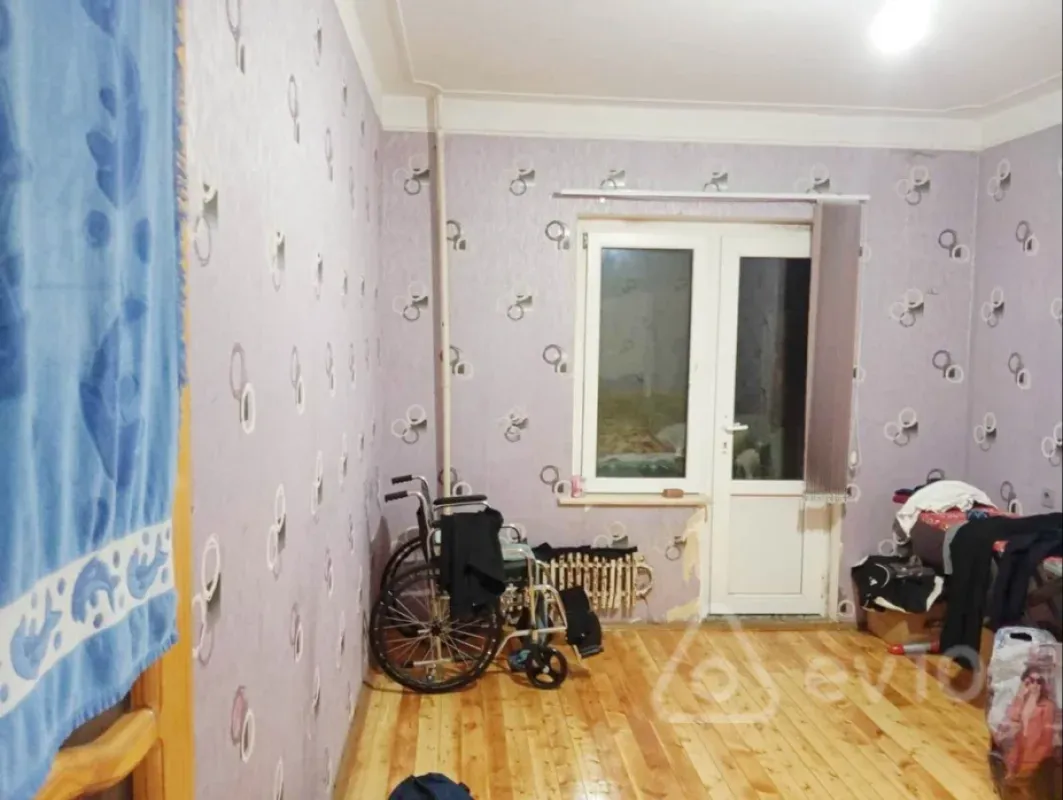 Satılır 3 otaqlı köhnə tikili 90 m²