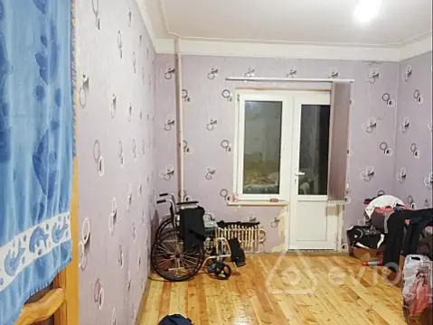 Satılır 3 otaqlı köhnə tikili 90 m²