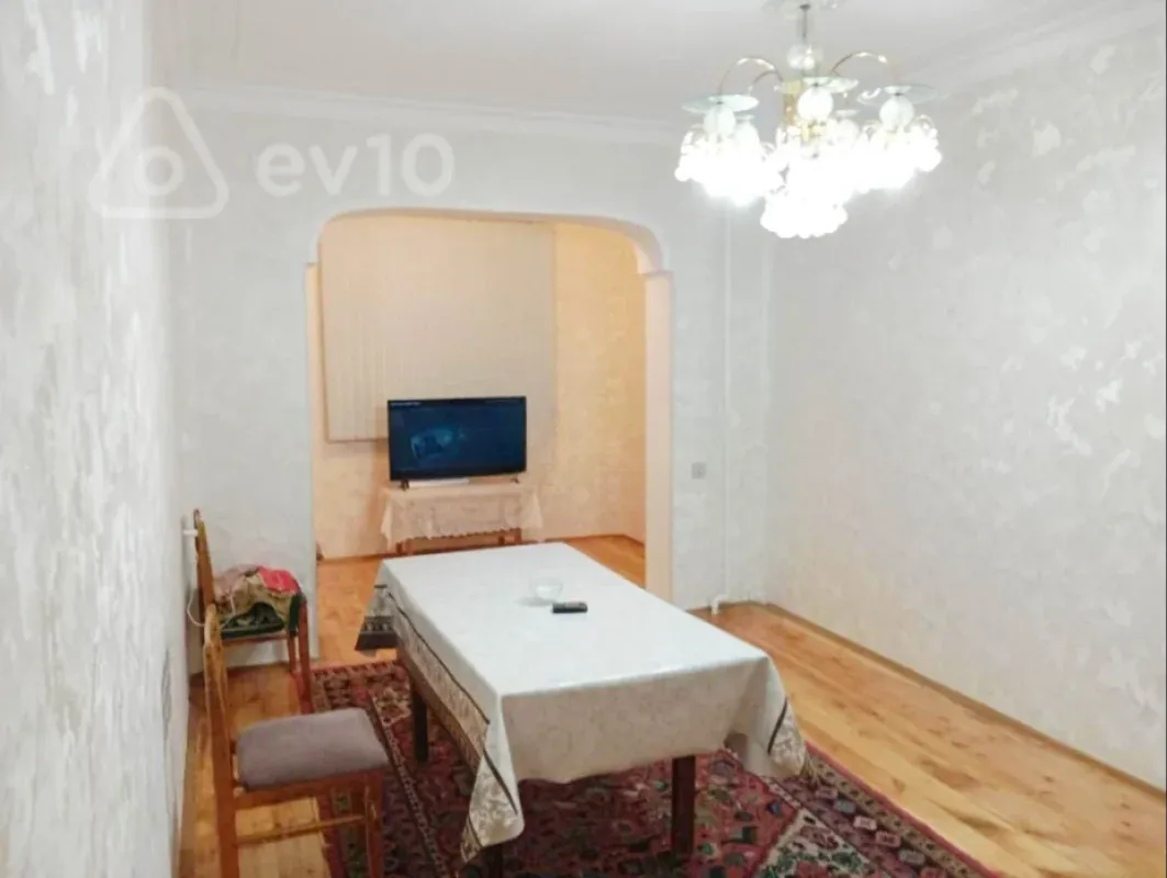 Satılır 3 otaqlı köhnə tikili 90 m²