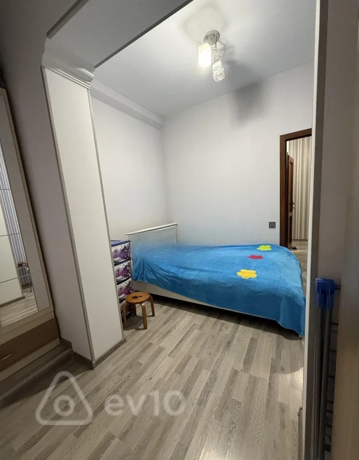 Satılır 2 otaqlı köhnə tikili 35 m²