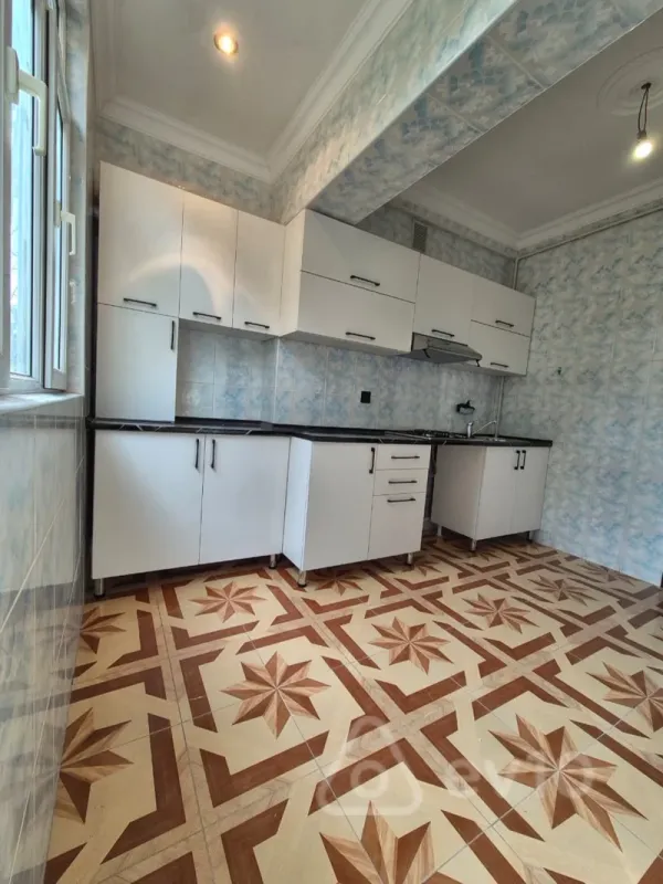 Satılır 3 otaqlı köhnə tikili 85 m²