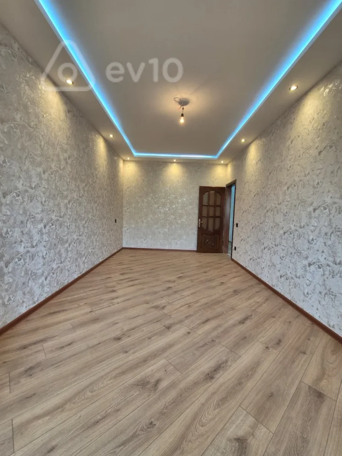 Satılır 3 otaqlı köhnə tikili 85 m²