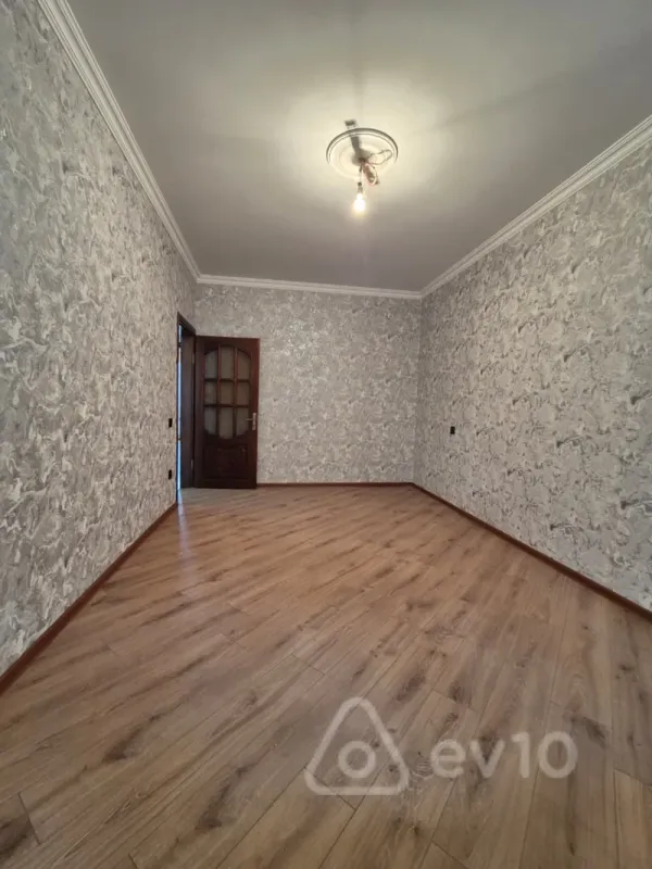 Satılır 3 otaqlı köhnə tikili 85 m²